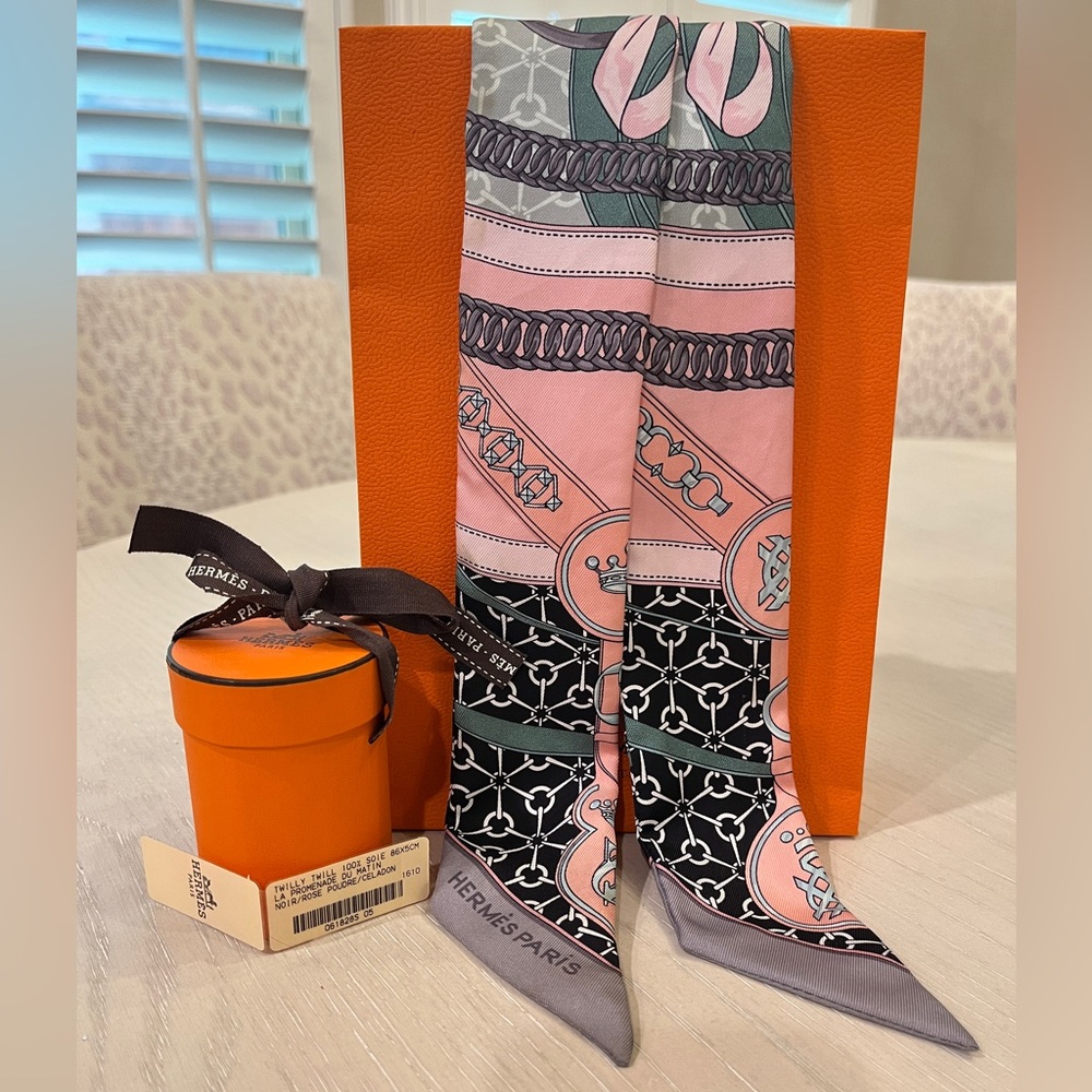 Hermes Twilly 100% Silk La Promenade Du Matin Noir/Rose Poudre/Celadon